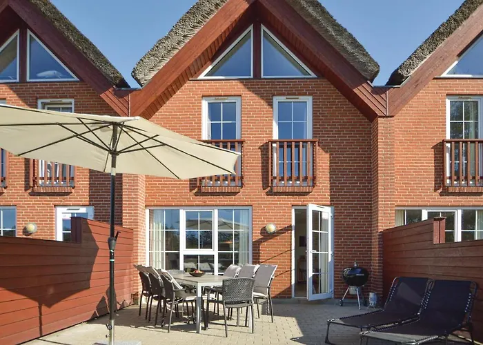 Дом отдыха Lovely In With House Sea View