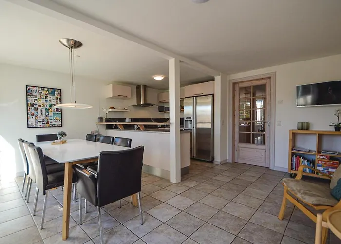 Дом отдыха Lovely In With House Sea View